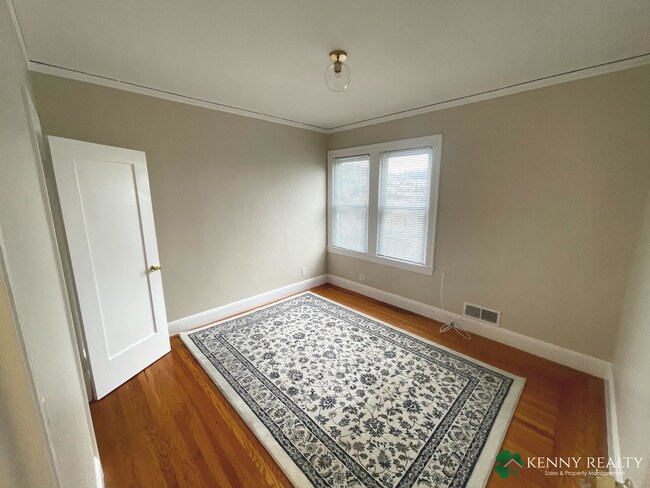 Building Photo - Spacious 4BR/2BA in Mission Terrace – San Francisco