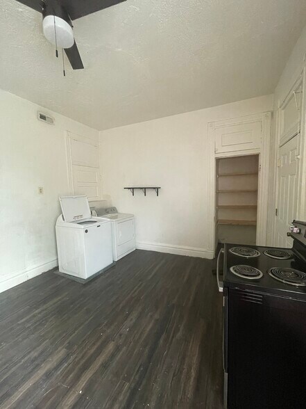 Building Photo - 2664 Nebraska Ave