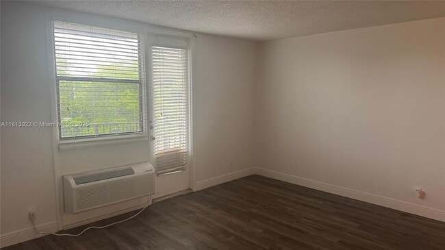 Building Photo - 2701 Riverside Dr