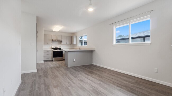 Building Photo - Move-In Ready 2BR/1BA in Waimalu, Aiea – Minutes from Pearl Harbor & Pearlridge