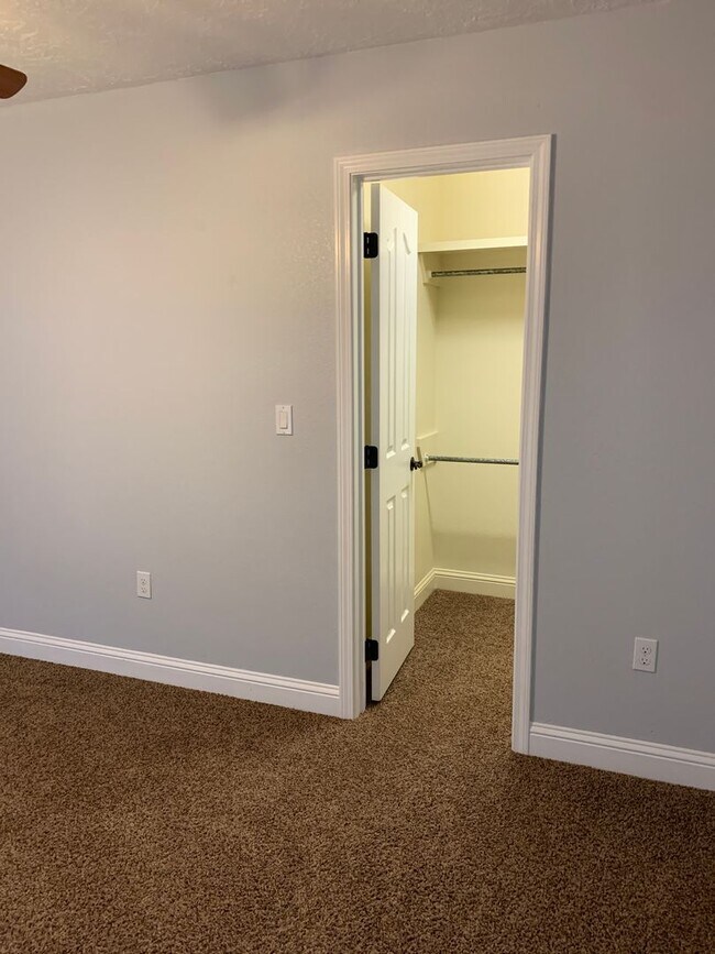 Building Photo - 2225 Jadyn Ln