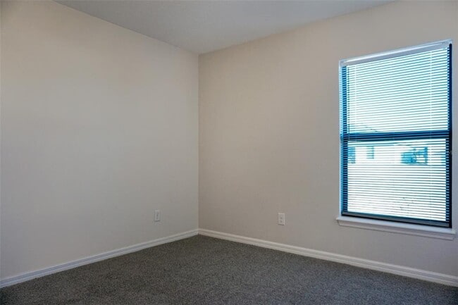 Building Photo - 960 Woodlark Dr