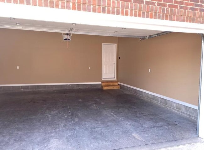 Building Photo - 1651 S 29th St