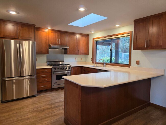 Building Photo - 4 Bedroom Poulsbo Home