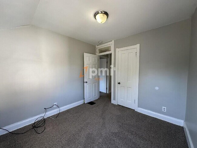 Building Photo - 6136-6138 Ray Ave