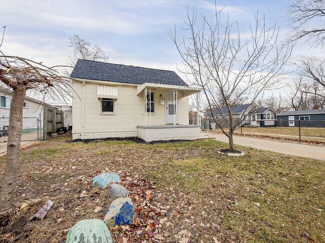 Building Photo - Fresh Start in the Heart of Hazel Park – 3 Bedroom Charmer on Powell Ave