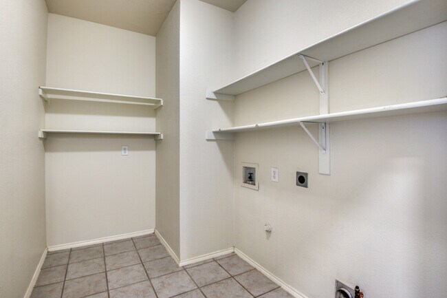 Building Photo - 5121 Timber Park Dr