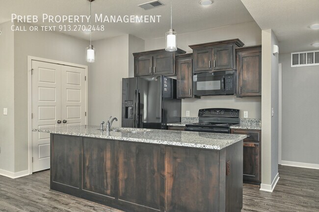 Building Photo - Parkview Apartments - Available September ...