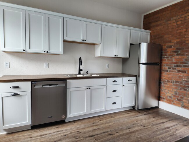 Kitchen - 615 Summer St