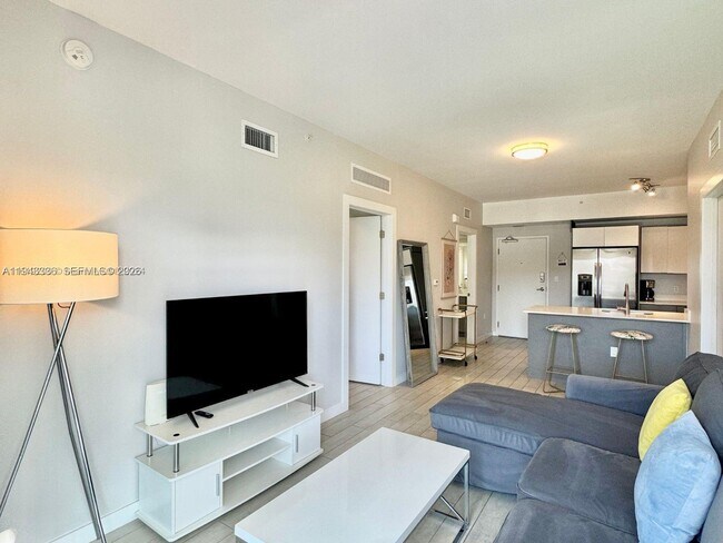 Building Photo - 321 NE 26th St