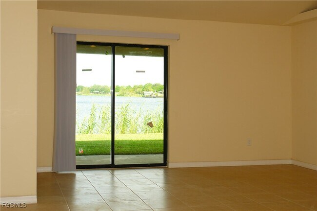 Building Photo - 528 SE 5th Ave