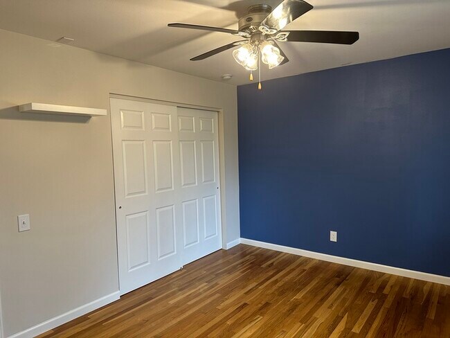 Building Photo - 3 Bedroom 2 Bathroom in Parkway North School District!