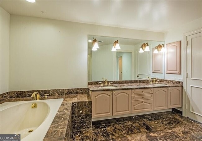 Building Photo - 2660 Peachtree Rd NW