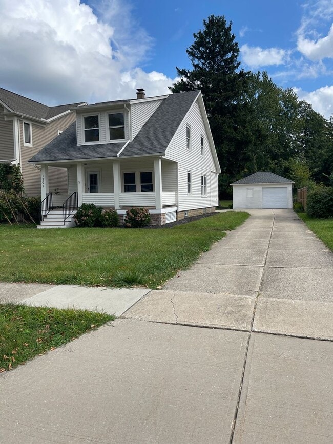 Building Photo - Charming Bungalow