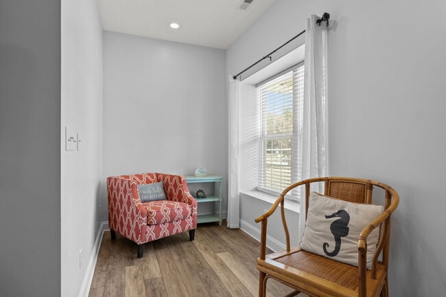 Building Photo - 360 Island Rd