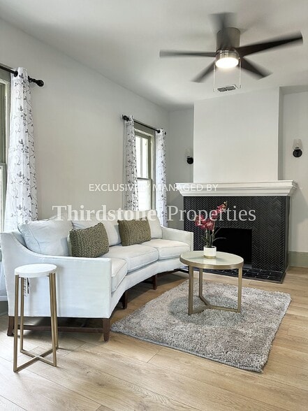 Building Photo - 2030 Redwing St