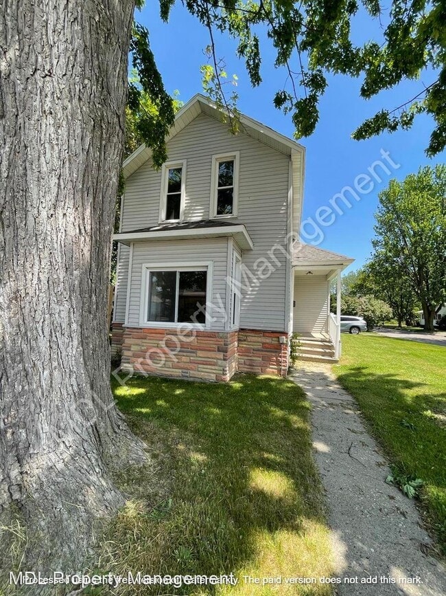 Building Photo - 3 br, 1 bath House - 1323 Fraser