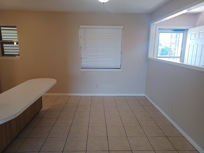 Building Photo - 118 Village Dr