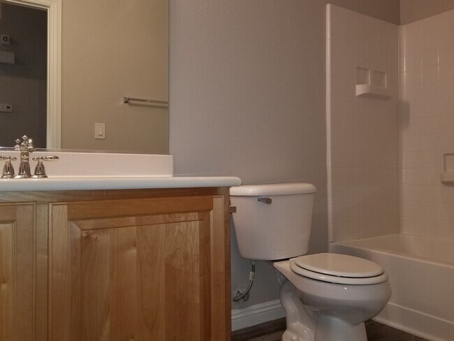 Building Photo - ~~Beautiful Mountains Edge Townhome!  3 Bed, 2.5 Bath ~ New! New! New!