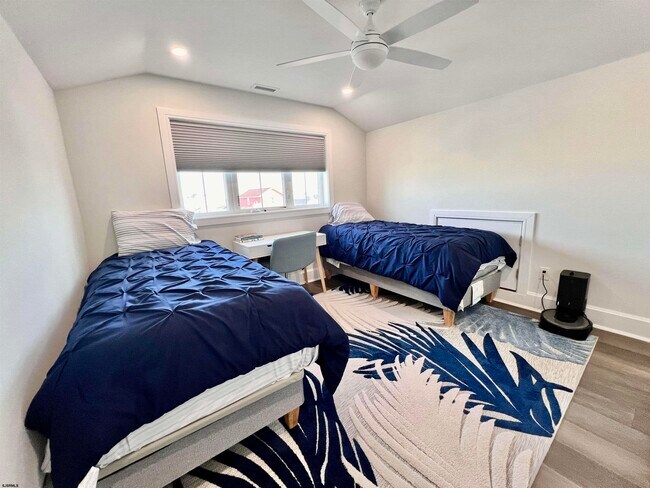 Building Photo - 16 A S Fredericksburg Ave