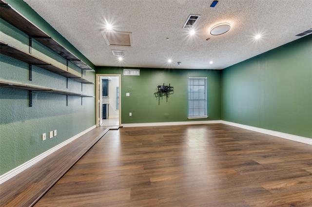 Building Photo - 3141 Riverside Dr