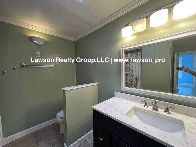 Building Photo - Charming Grandin Court House with Detached Garage and In Law Suite