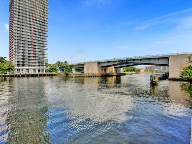 Building Photo - 1825 S Ocean Dr