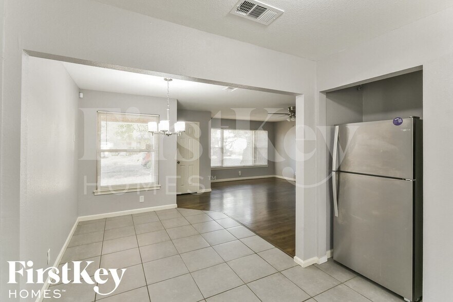 Building Photo - 2502 Costa Mesa Dr