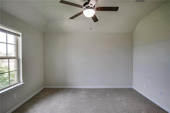 Building Photo - 226 Hot Spring Valley