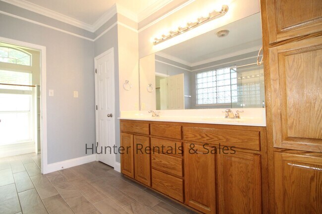 Building Photo - Country Trails Gem with a Pool Made for Te...