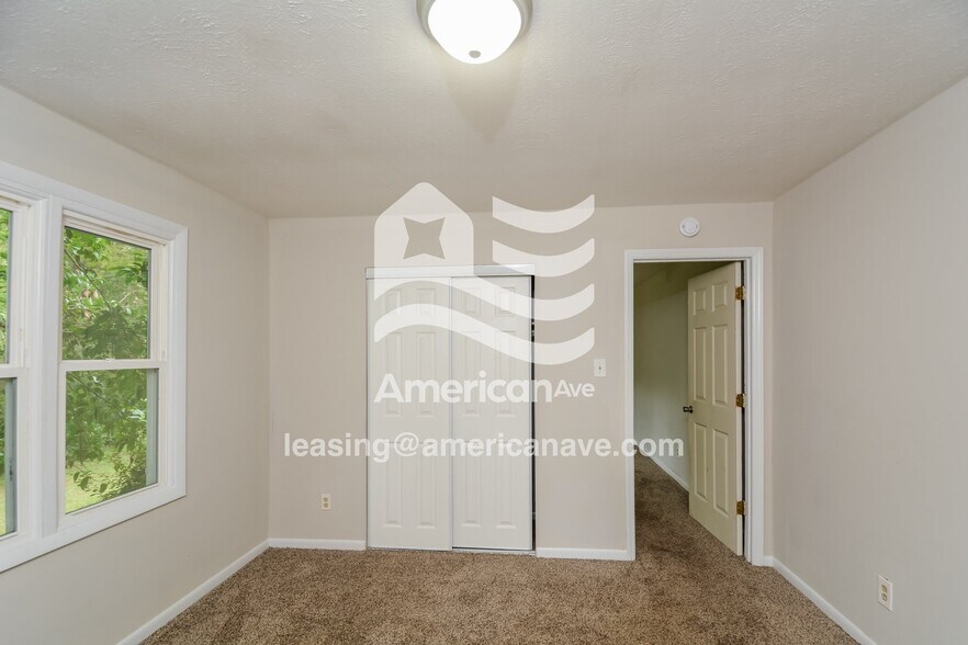 Building Photo - 4046 Village Dr