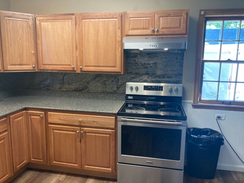 Building Photo - 345 Ramsey St