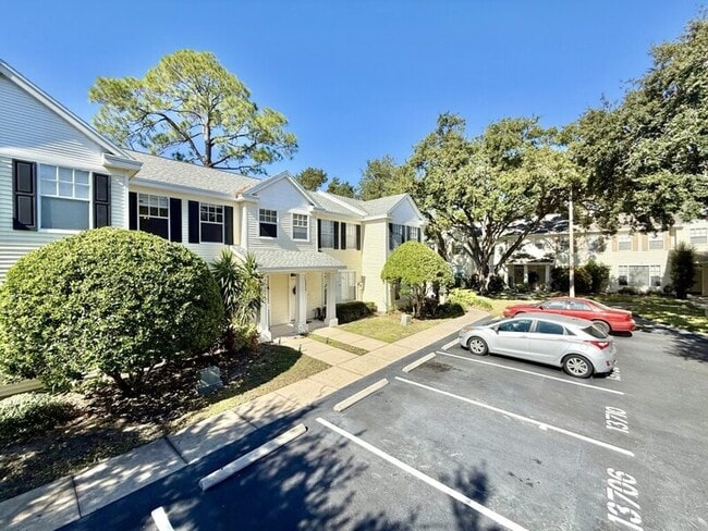 Building Photo - 13706 Forest Lake Dr