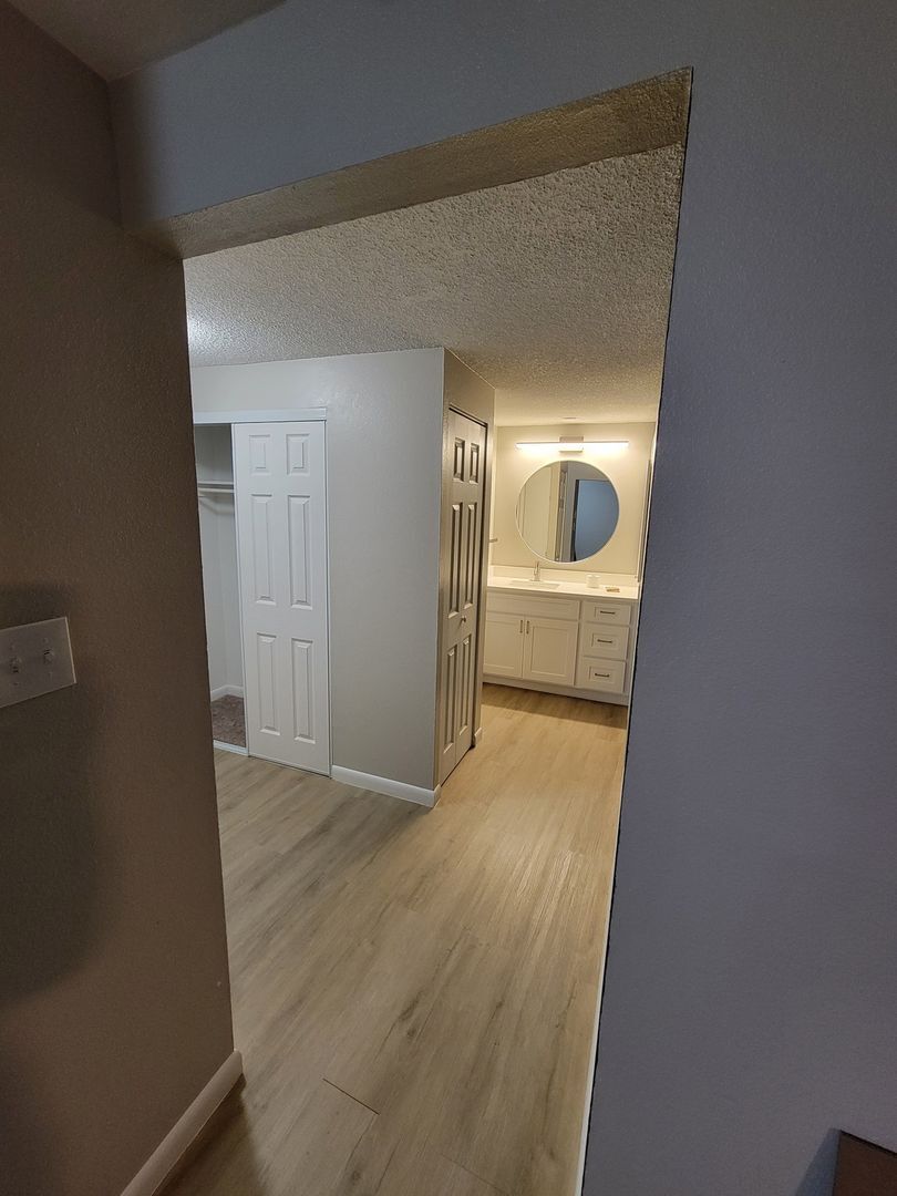 Building Photo - 1302 S Parker Rd