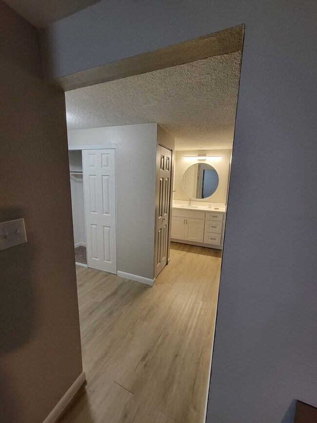 Building Photo - 1 Bedroom Condo in Denver