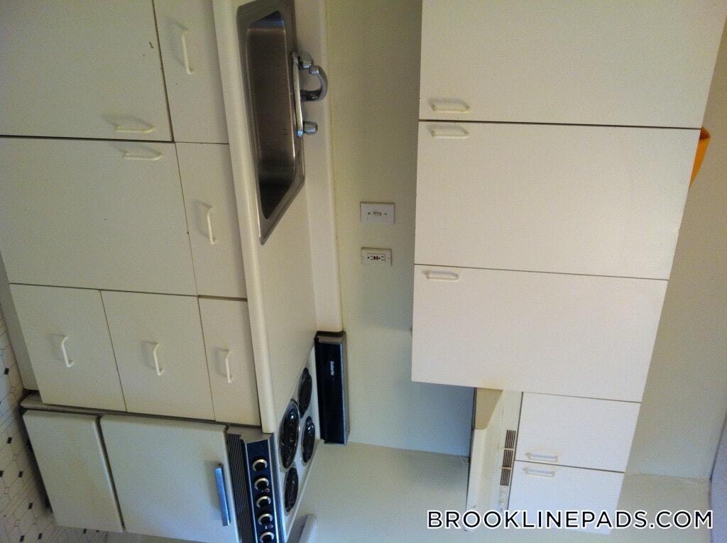 Building Photo - 208 Winthrop Rd