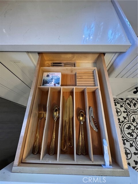 Building Photo - 323 W 18th St