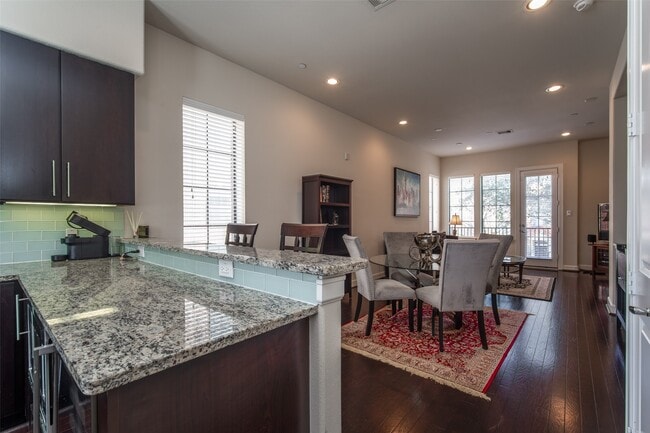 Building Photo - 2110 Shearn St