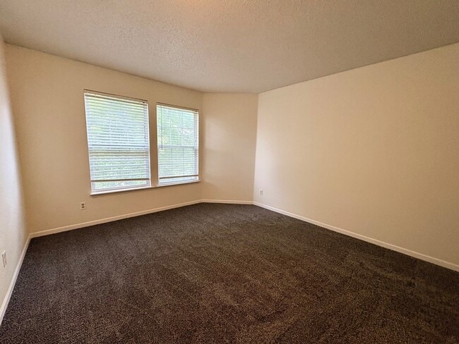 Building Photo - 6857 Maywood Cir