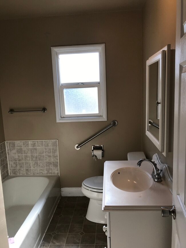 Building Photo - 1412 Ayers Ave