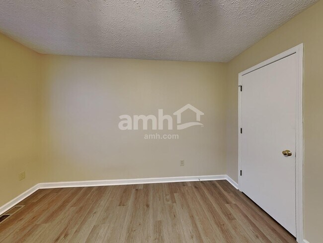 Building Photo - 7366 Murrayfield Dr