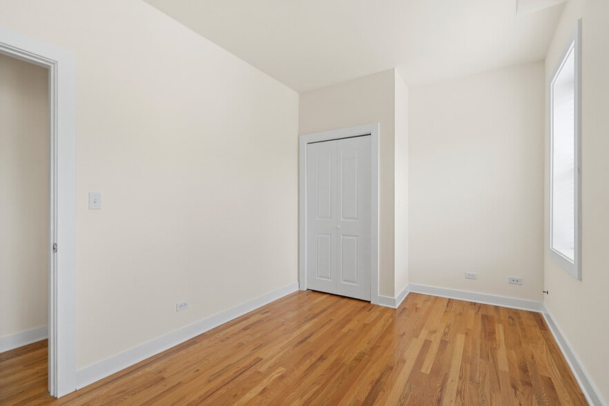 Building Photo - 1432 N Maplewood Ave