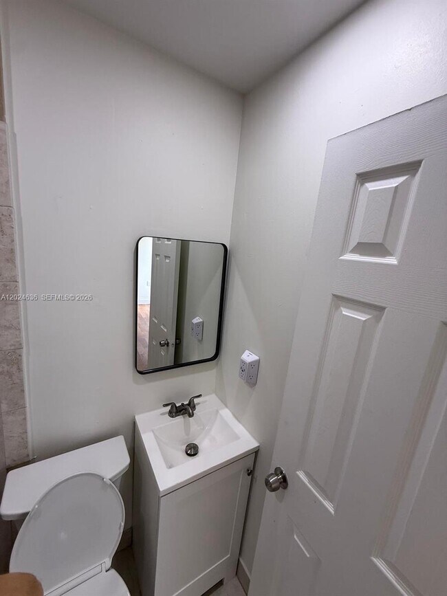 Building Photo - 531 SW 89th Ct