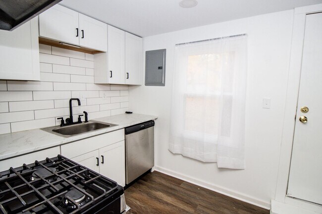 Building Photo - 17645 Lakeport Ave