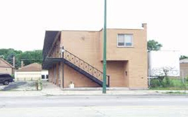 Building Photo - 8124 S Western Ave