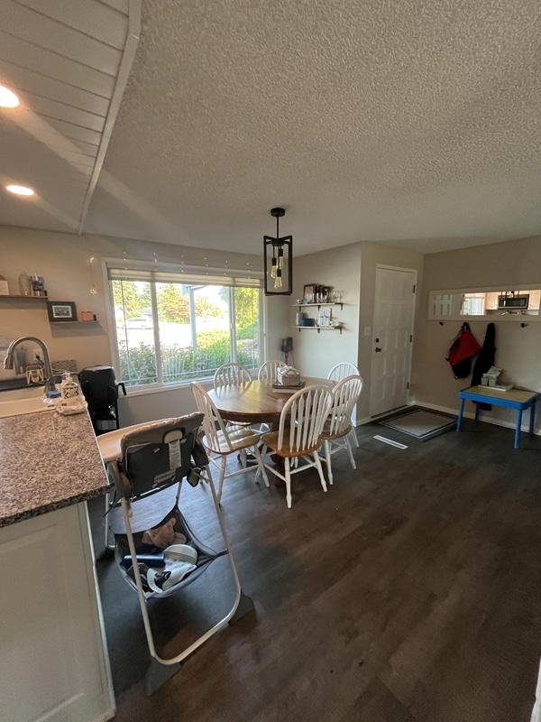 Building Photo - 841 Garden Dr