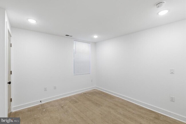 Building Photo - 2219 N 5th St