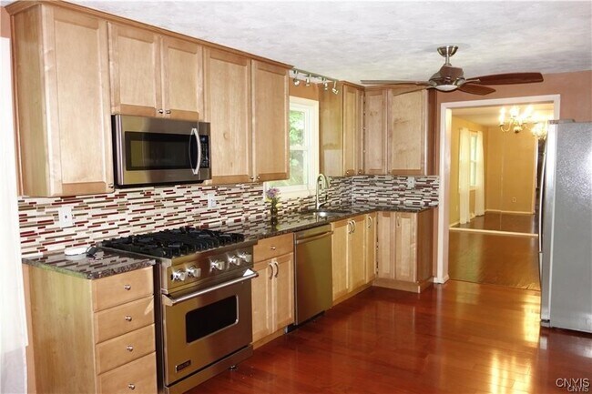 Building Photo - 4600 Brookhill Dr S