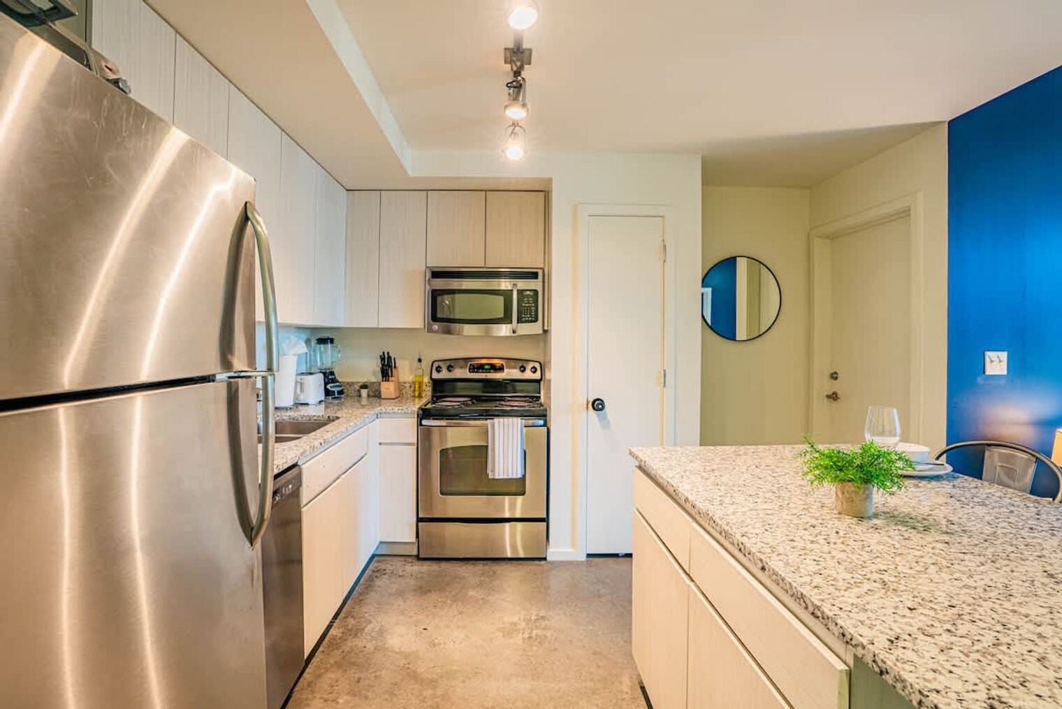 Building Photo - 333 E Roosevelt St