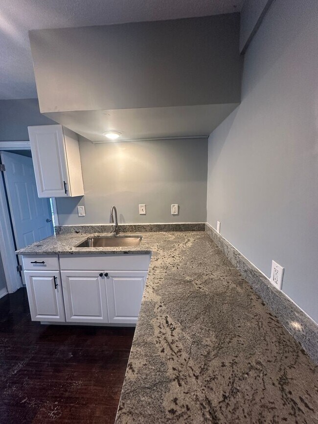 Building Photo - 254 Bowmanville St